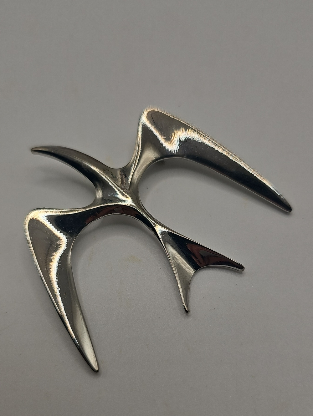 Sara Coventry Bird Pin. Minamalist. Sea Gull 726 63rd Silver Tone.